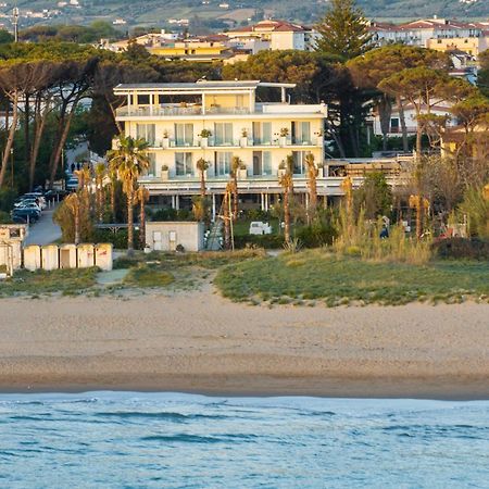 Hotel Artemide Mare Paestum Esterno foto