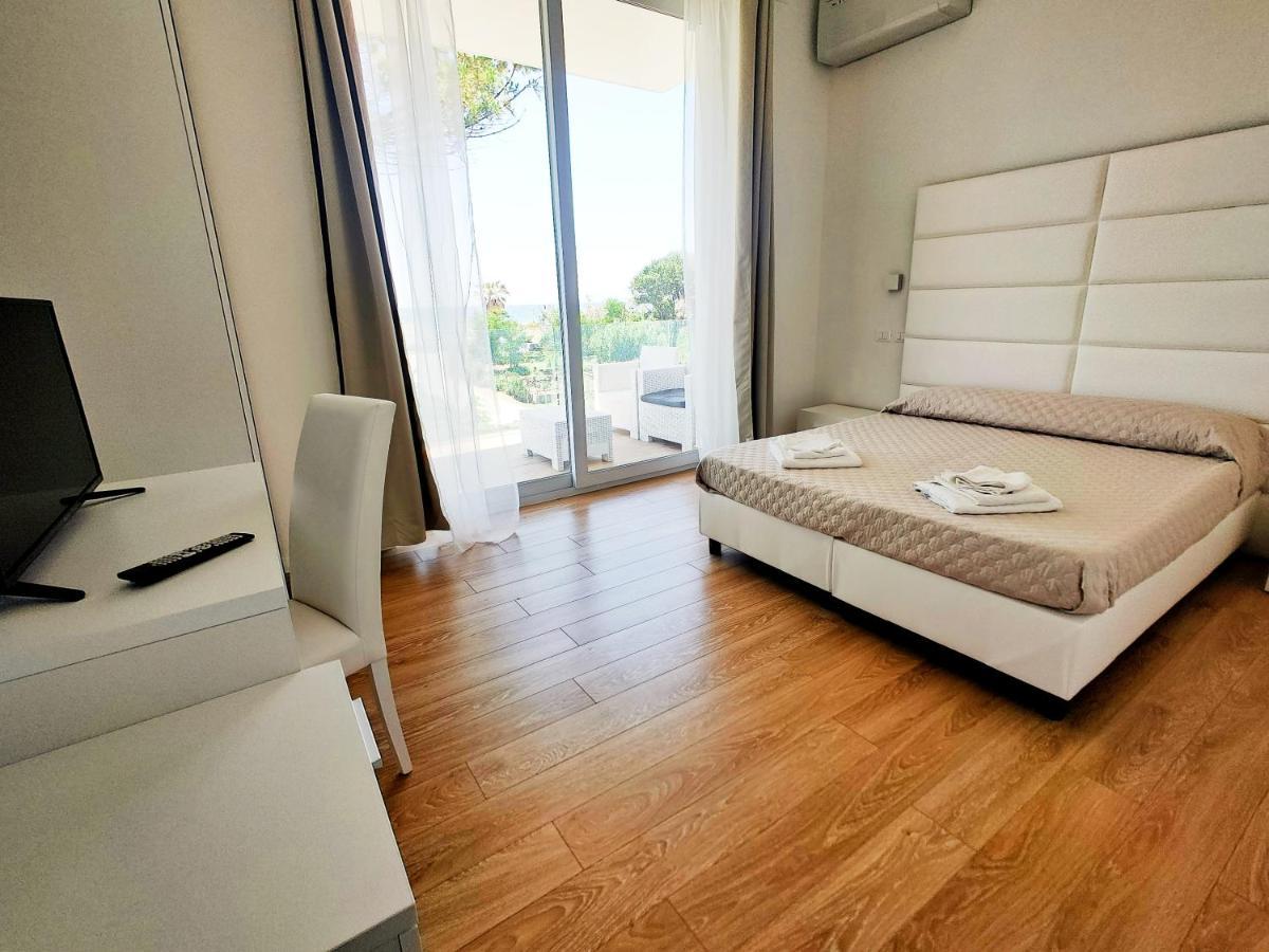 Hotel Artemide Mare Paestum Esterno foto