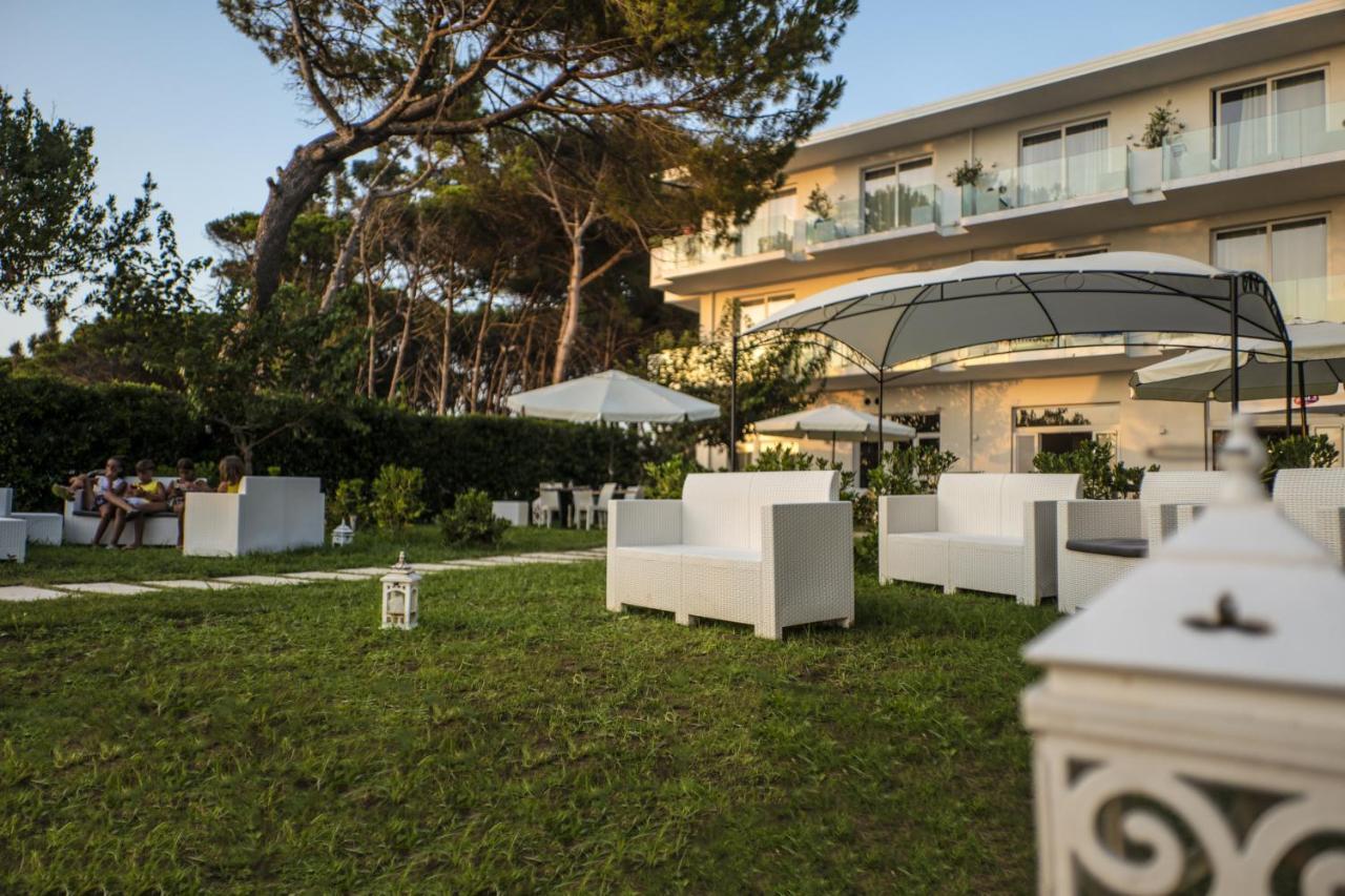 Hotel Artemide Mare Paestum Esterno foto