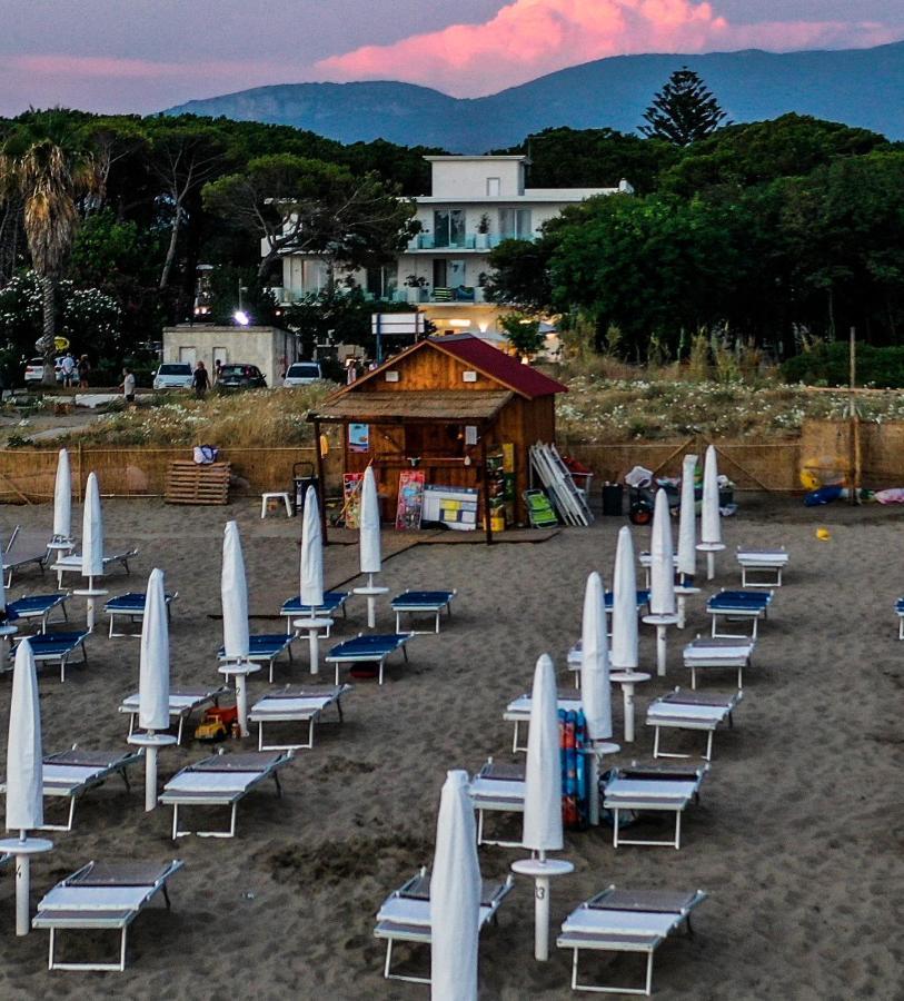 Hotel Artemide Mare Paestum Esterno foto
