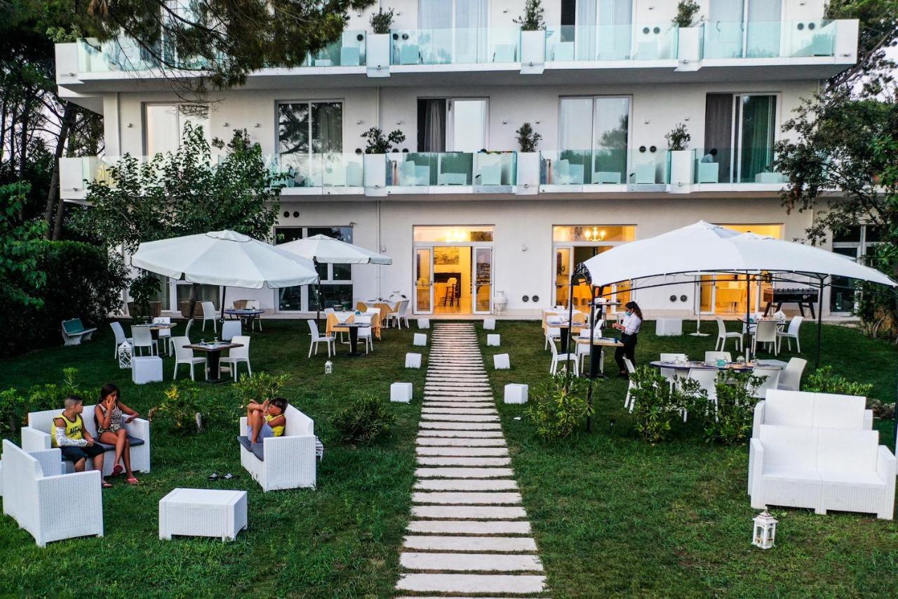 Hotel Artemide Mare Paestum Esterno foto