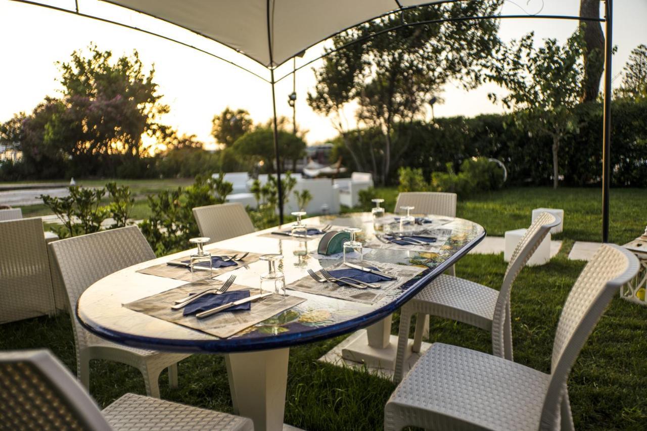 Hotel Artemide Mare Paestum Esterno foto