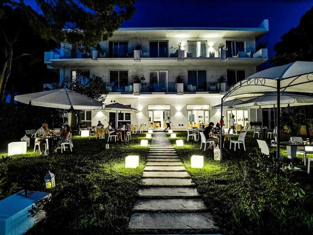 Hotel Artemide Mare Paestum Esterno foto