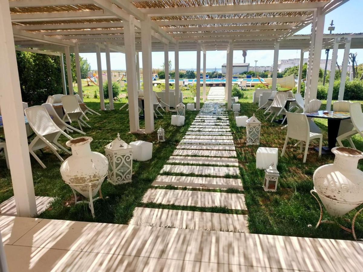 Hotel Artemide Mare Paestum Esterno foto
