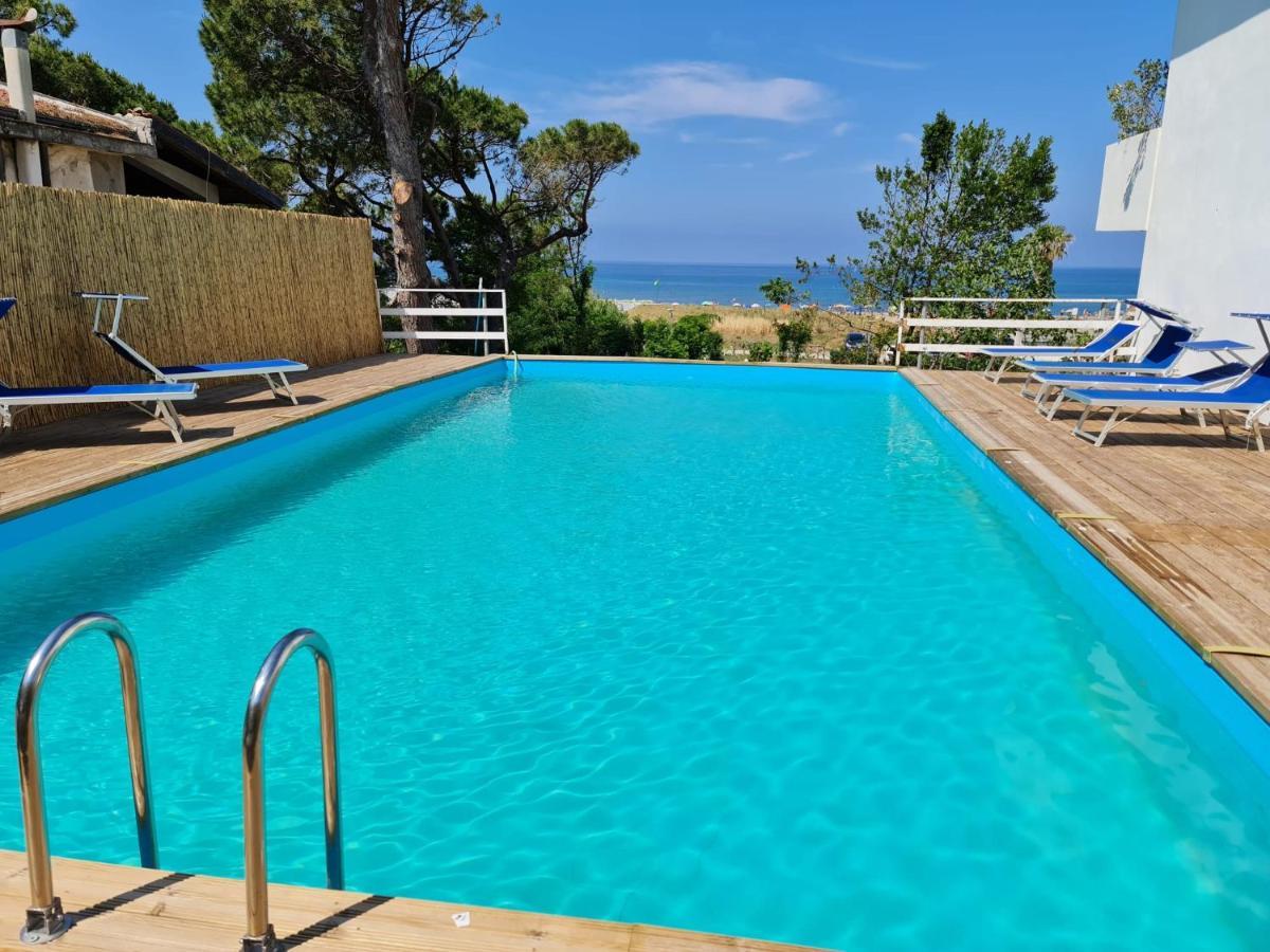 Hotel Artemide Mare Paestum Esterno foto