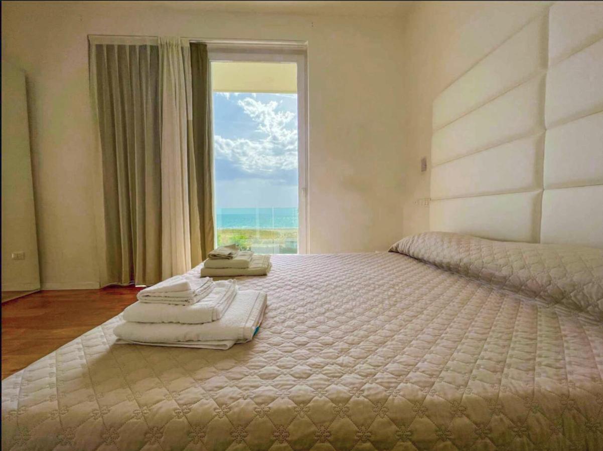 Hotel Artemide Mare Paestum Esterno foto