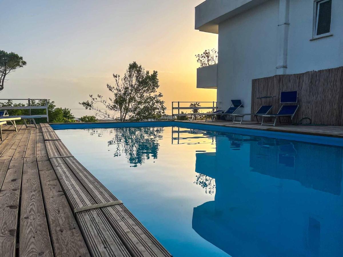 Hotel Artemide Mare Paestum Esterno foto
