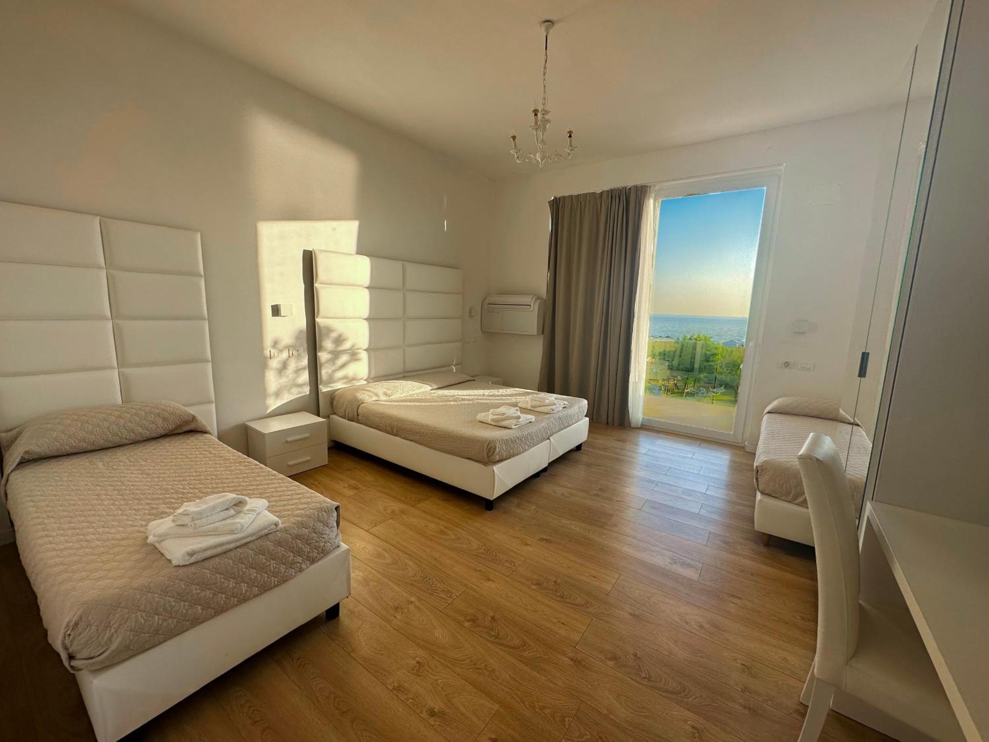Hotel Artemide Mare Paestum Esterno foto