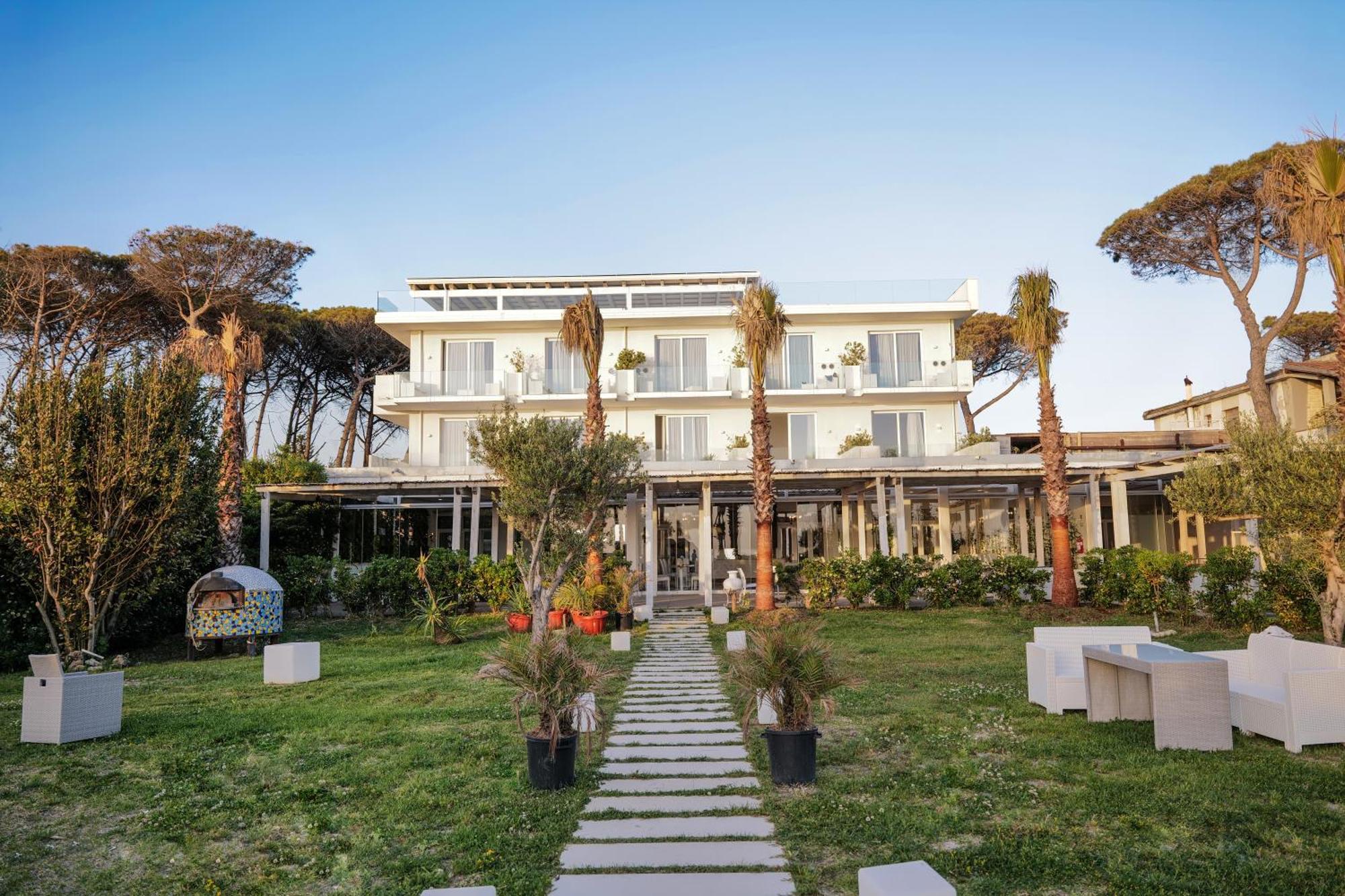 Hotel Artemide Mare Paestum Esterno foto