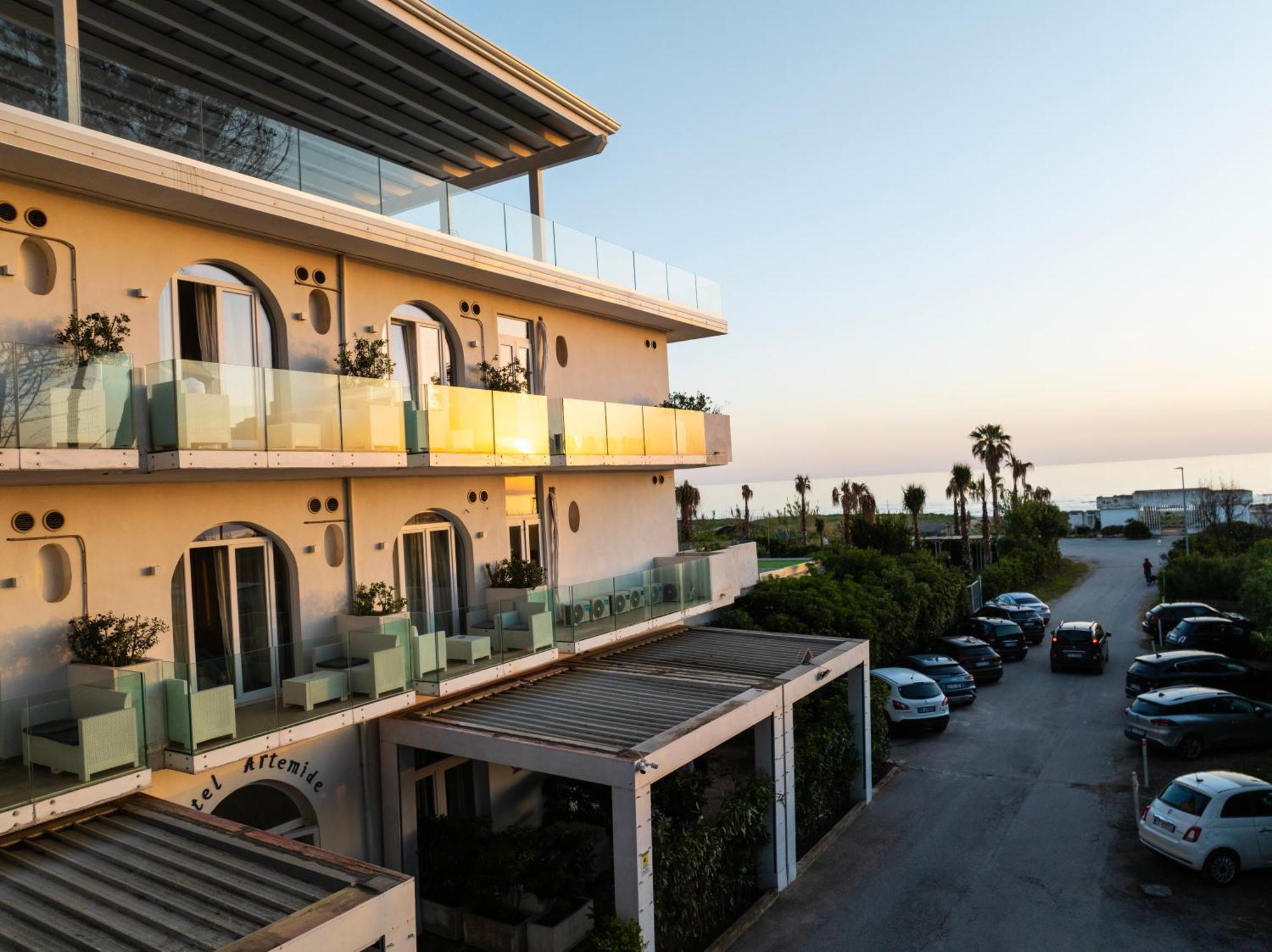 Hotel Artemide Mare Paestum Esterno foto