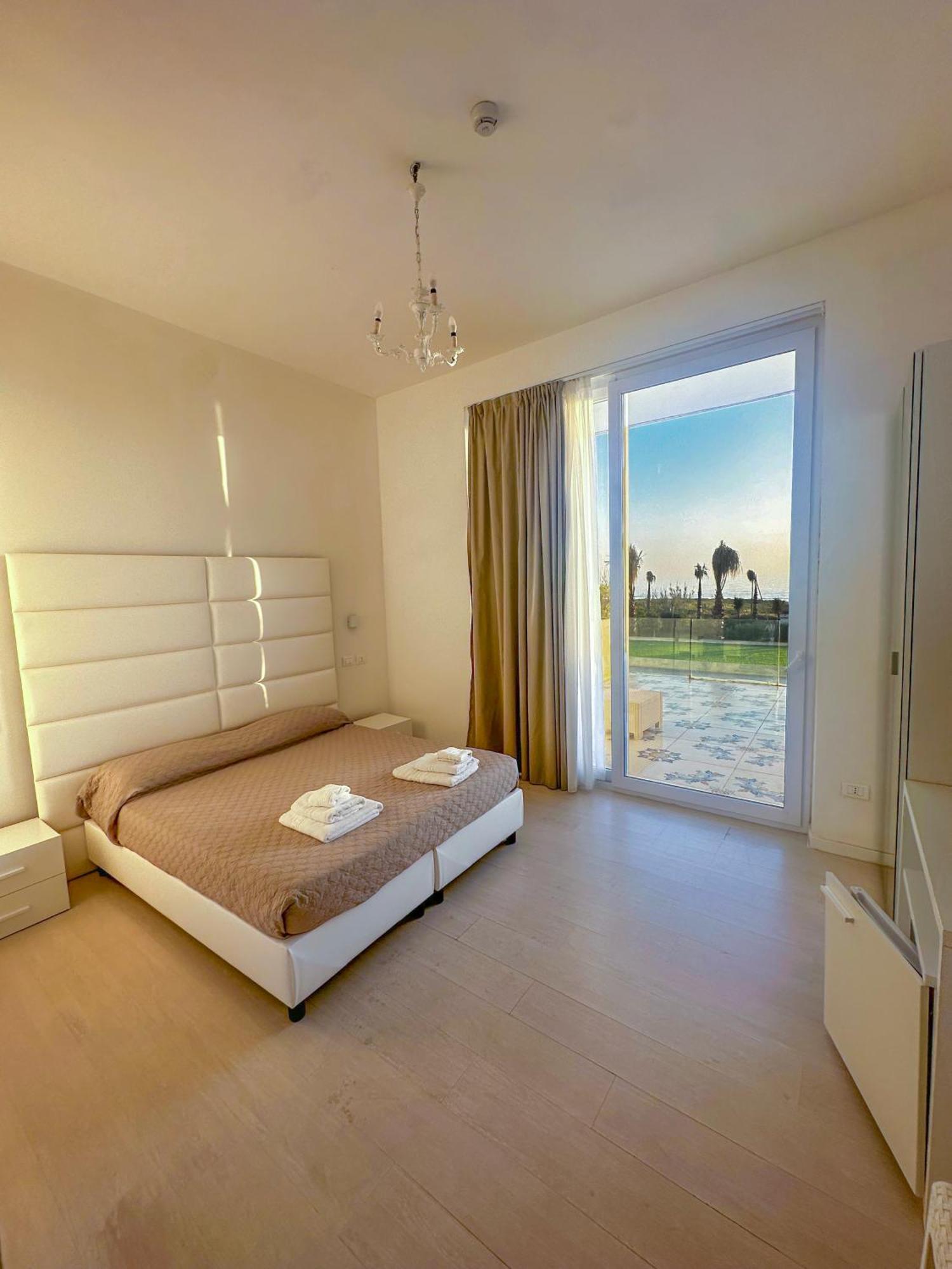 Hotel Artemide Mare Paestum Esterno foto
