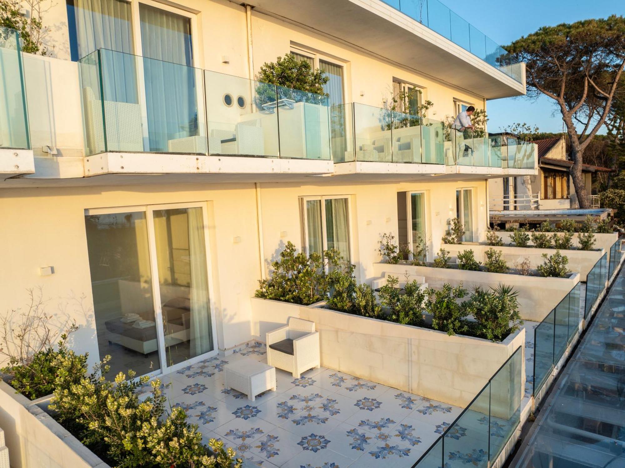 Hotel Artemide Mare Paestum Esterno foto