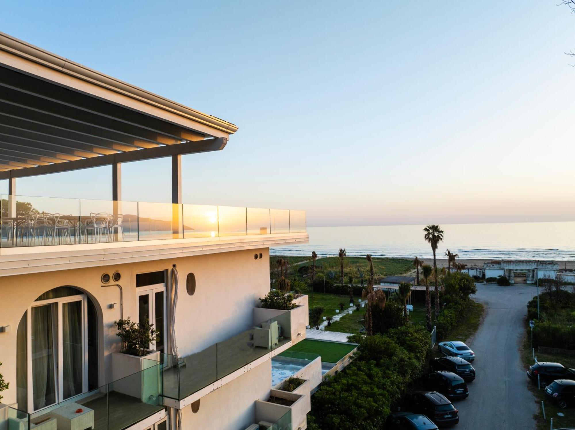Hotel Artemide Mare Paestum Esterno foto