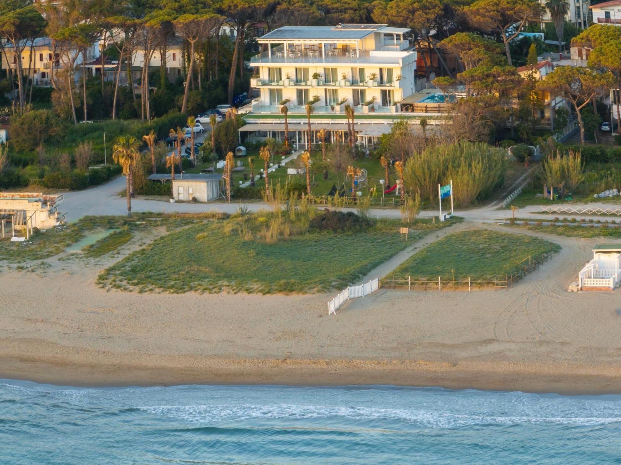 Hotel Artemide Mare Paestum Esterno foto