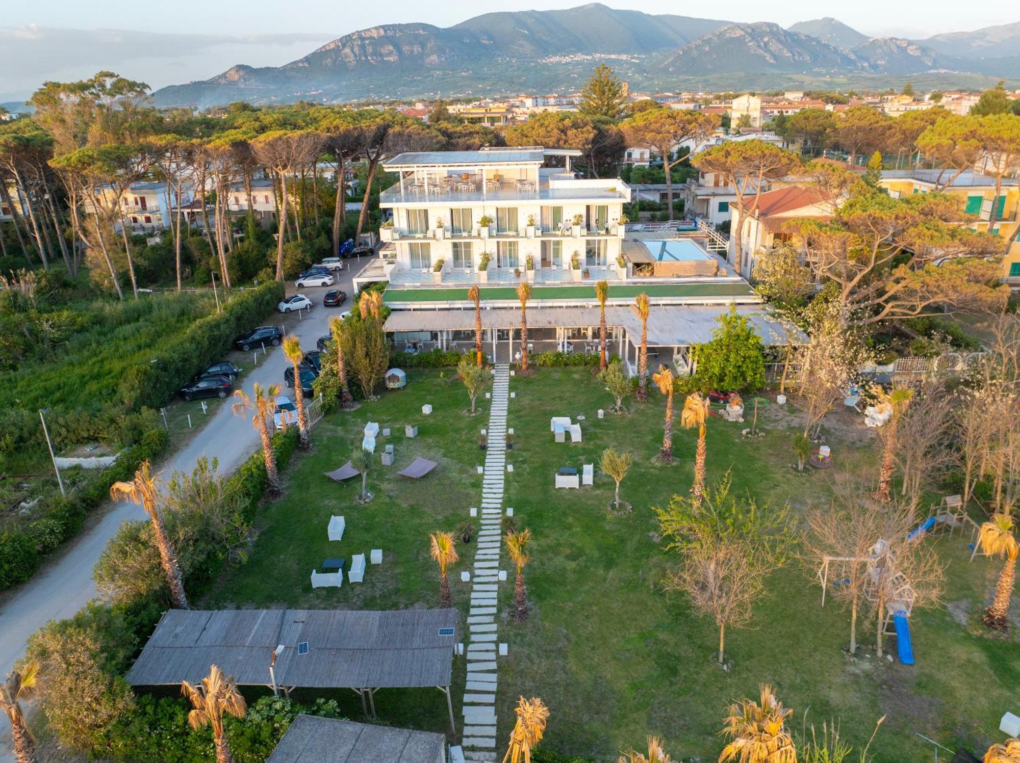 Hotel Artemide Mare Paestum Esterno foto